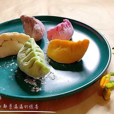 五种颜色饺子皮包入五种馅料，做成五彩饺子,每吃一口都是惊喜