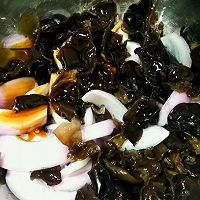洋葱拌木耳的做法图解4