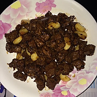 黑蒜子牛肉粒的做法图解6