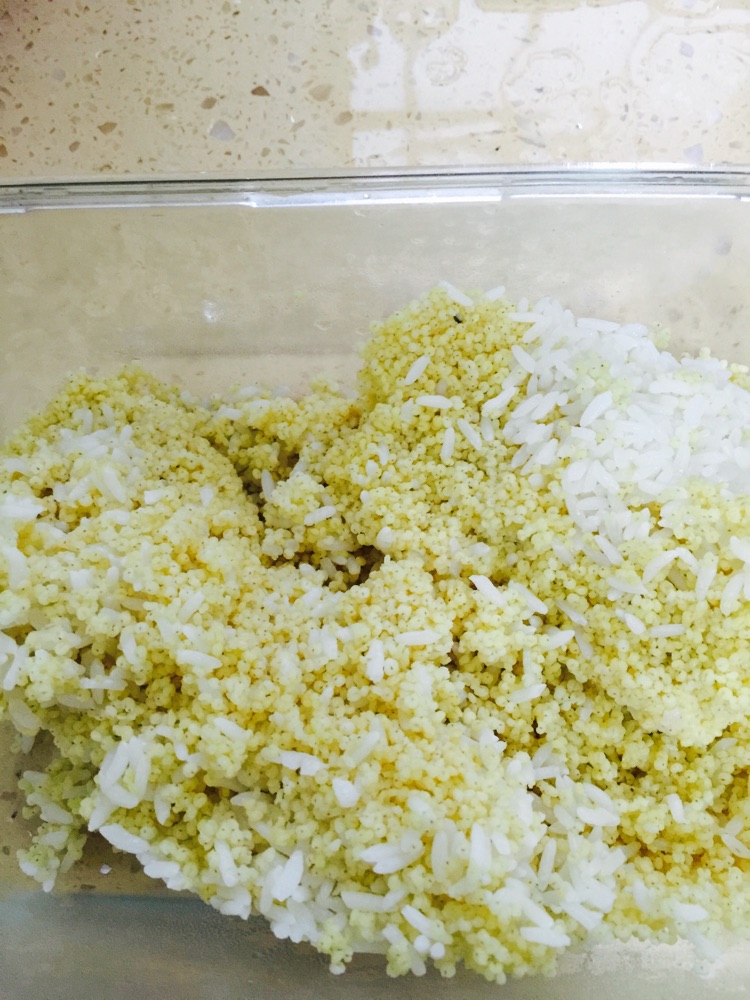 小米饭炒蔓越莓的做法图解2