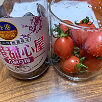 番茄仔夹乌梅的做法图解1