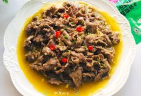 快手的酸汤金针菇牛肉片的做法