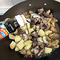 香菇土豆烧鸡块的做法图解10