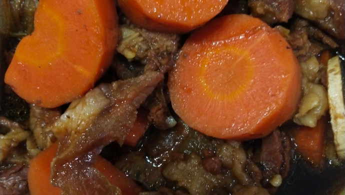 胡萝卜&炖牛肉(筋头巴脑)