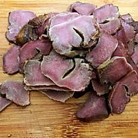 妈妈带来的美味——蒜苗炒腊猪舌的做法图解12