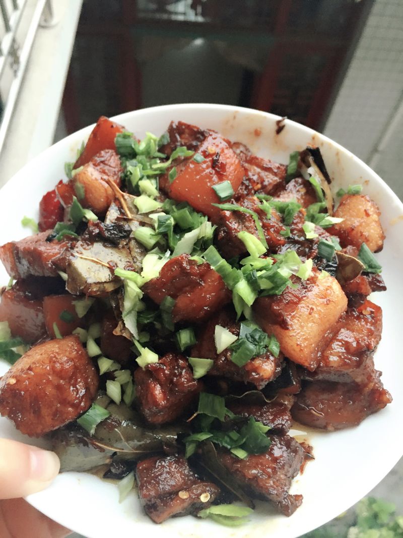 Braised pork in brown sauce