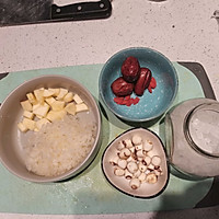 冬日润燥小甜品苹果银耳莲子羹的做法图解3