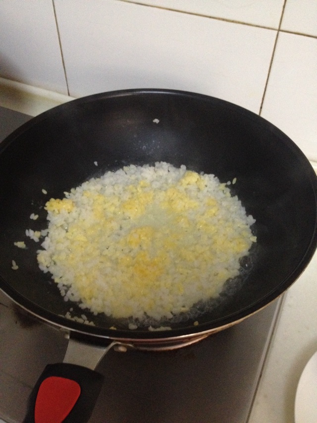 金黄蛋炒饭(/ω＼)的做法图解4