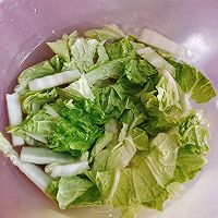 白菜炖粉条的做法图解1