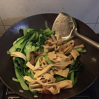 青菜炒豆皮的做法图解1