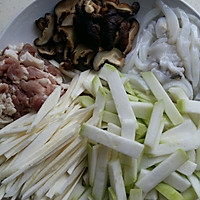海鲜麦虾面的做法图解1