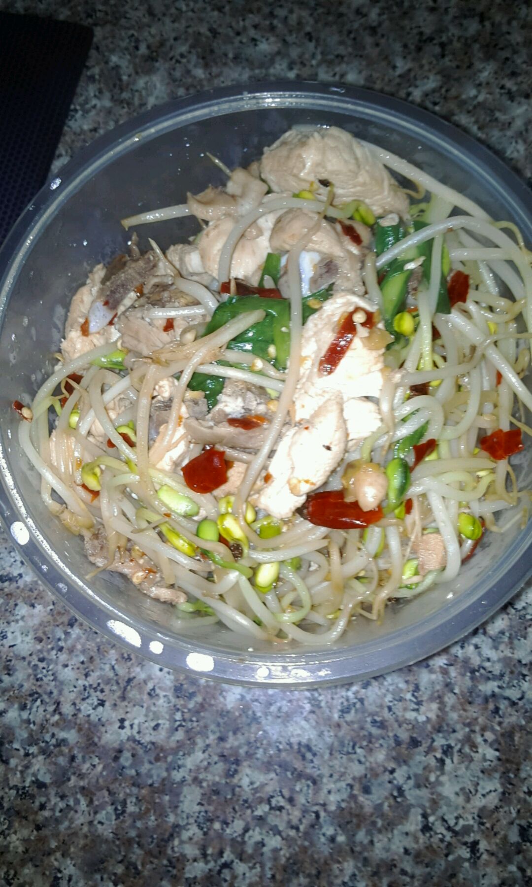 鸡肉炒豆芽的做法图解1
