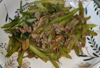 黑胡椒牛肉丝炒芹菜的做法