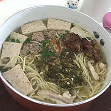 酸菜骨汤面