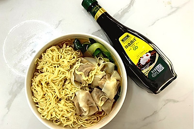 捞汁云吞面