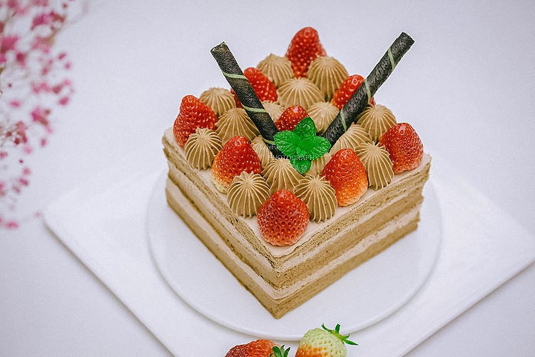 草莓巧克力香缇奶油生日蛋糕的做法