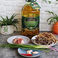 #金龙鱼橄榄油调和油520美食菜谱#菜干炖肉的做法图解1