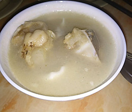 花胶椰子猪骨汤的做法