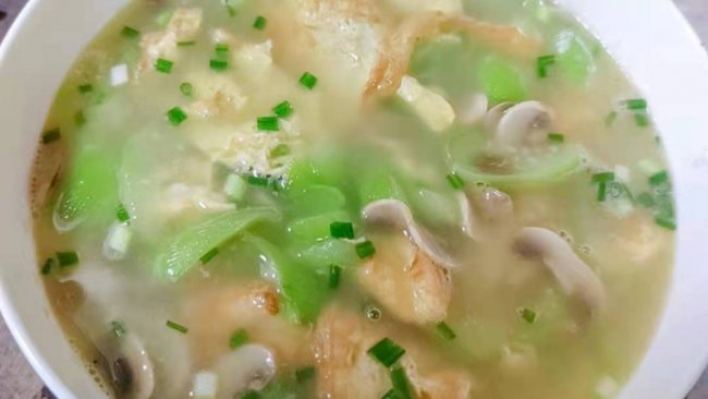 丝瓜口蘑煎蛋汤的做法