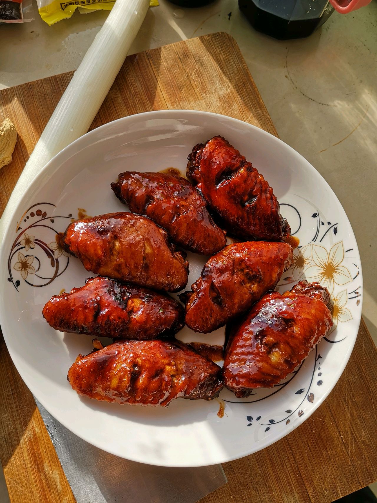 Chicken wings with coke