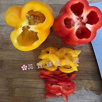 营养辅食-彩椒蝴蝶炒面的做法图解1