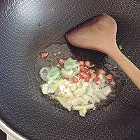 比饭店的还好吃～酸菜巴沙鱼的做法图解6