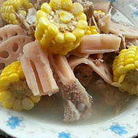 李孃孃爱厨房之一一玉米、莲藕排骨汤的做法图解3