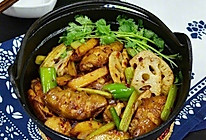 【干锅鸡翅】荤素搭配一锅出，香浓滋味让你吃到停不下来的做法