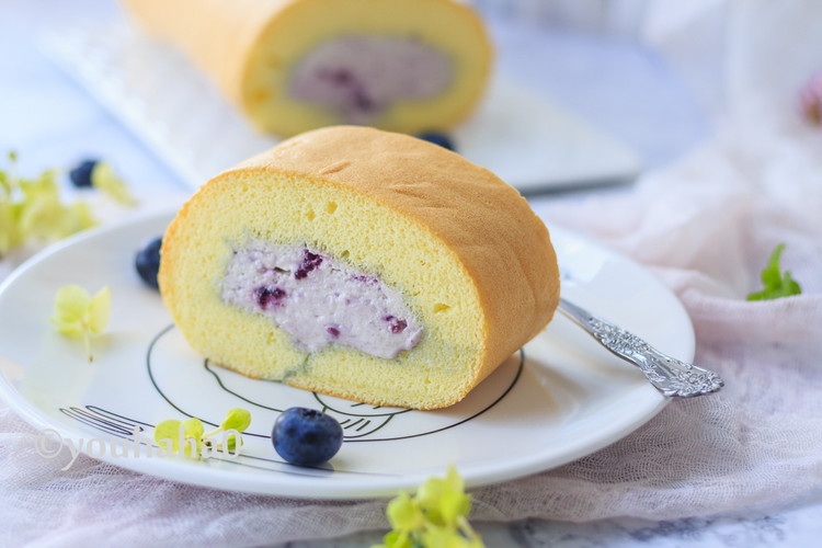 蓝莓蛋糕卷的做法