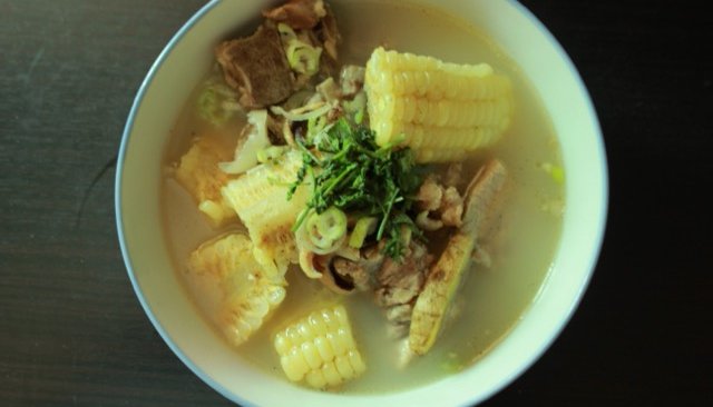 玉米鱿鱼排骨汤的做法