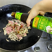 #李锦记X豆果 夏日轻食美味榜#蟹味菇火腿炒蛋的做法图解4