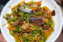 辣椒炒沙丁鱼罐头的做法