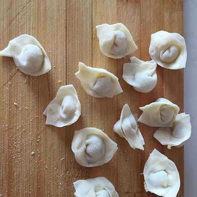 宝宝快手之虾球小馄饨的做法