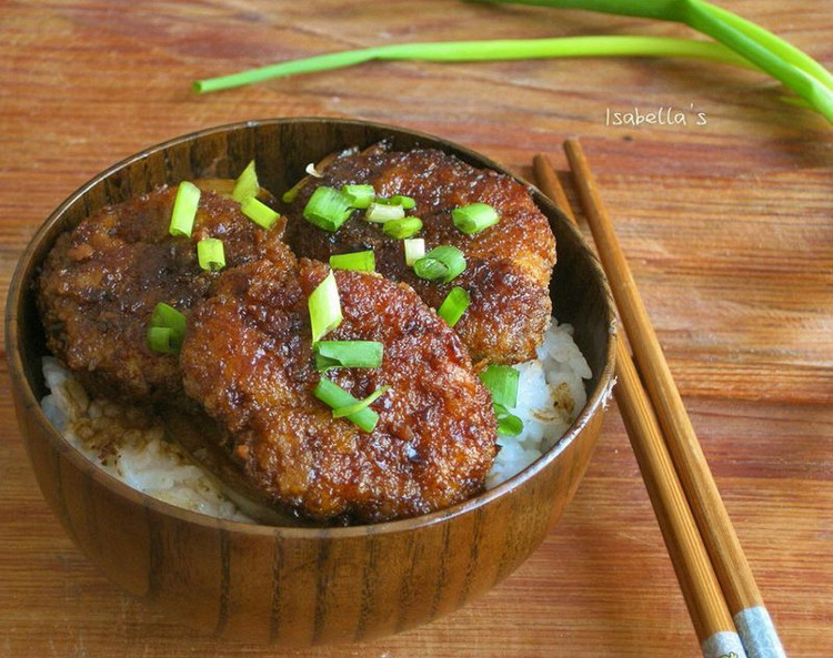 酱香煎猪排盖饭的做法