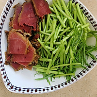 藜蒿炒腊肉的做法图解2