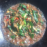 韭菜小鱼干的做法图解6