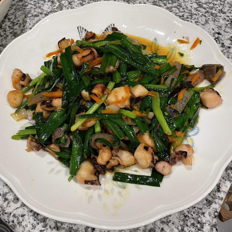 韭菜炒章鱼的做法