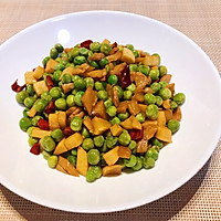 #爱乐甜夏日轻脂甜蜜#夏日最佳佐粥小菜：萝卜干笋丁炒豌豆的做法图解7