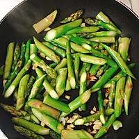 芦笋炒木耳的做法图解4