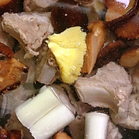 广东｜香菇木耳排骨汤的做法图解6