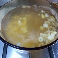 菠菜土豆汤的做法图解2