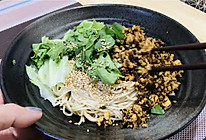 #我心中的冬日限定#豆腐鸡蛋芽菜拌面的做法