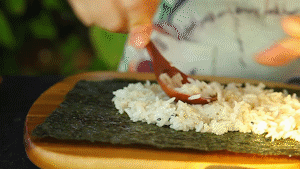 有家鲜厨房：韩国料理-紫菜包饭的做法图解4