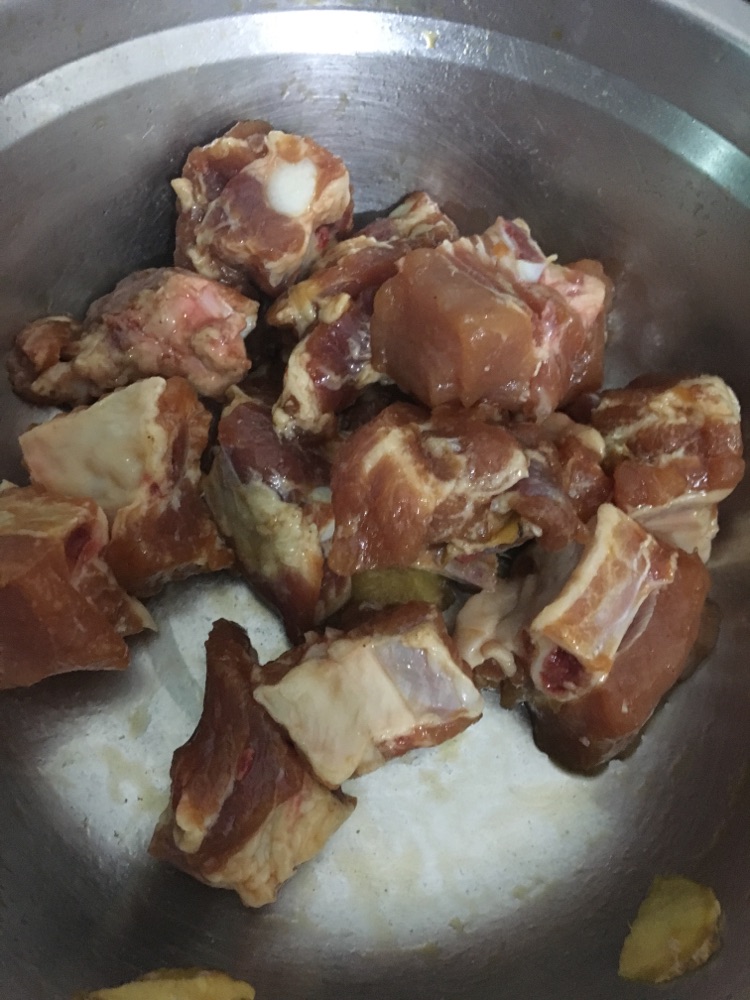 家常酸甜排骨的做法图解1