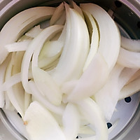 洋葱炒肉的做法图解2