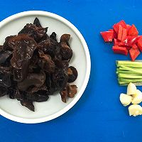 芥末凉拌木耳的做法图解1