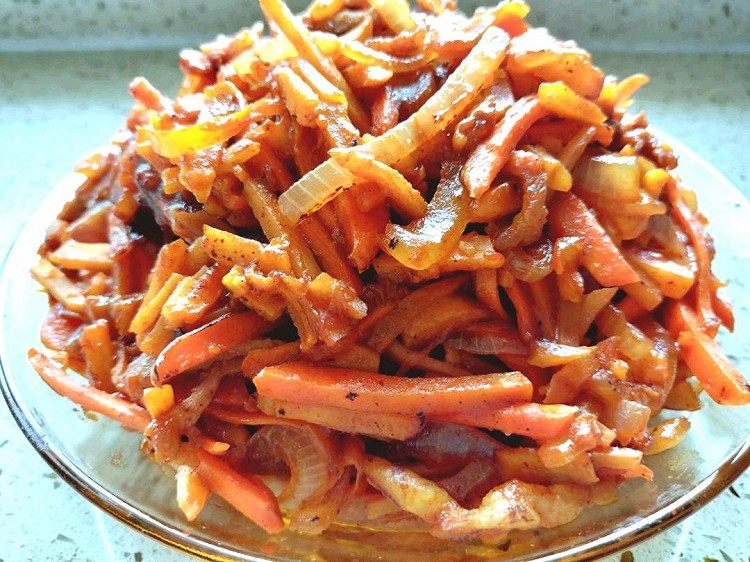 自创红薯胡萝卜洋葱肉丝的做法