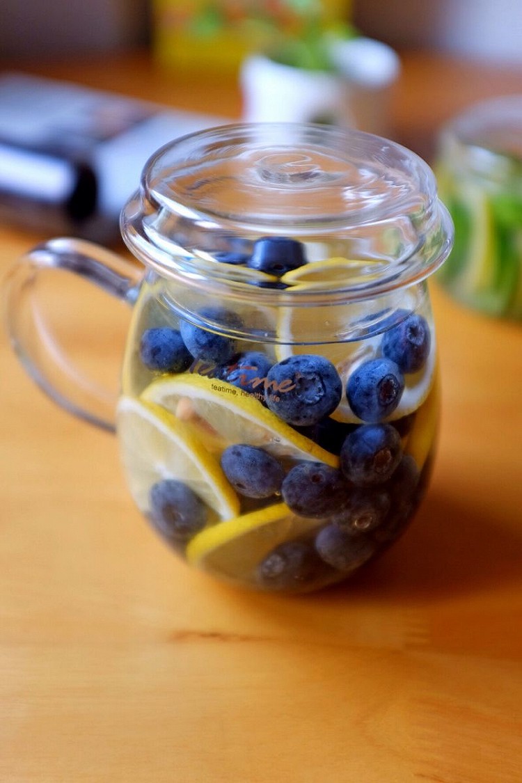 蓝莓柠檬水的做法