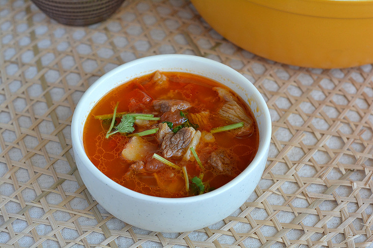 巨开胃的番茄牛腩汤的做法