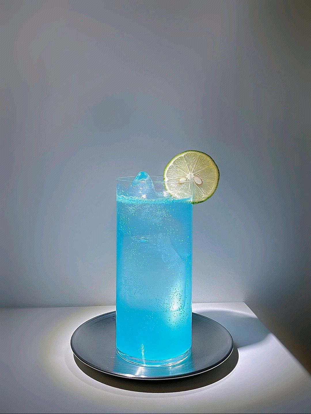蓝色水母鸡尾酒的做法_【图解】蓝色水母鸡尾酒怎么做如何做好吃_蓝色水母鸡尾酒家常做法大全_Cc657_豆果美食
